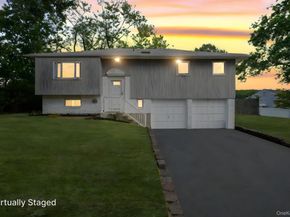 10 Elayne Court, Smithtown NY 11787