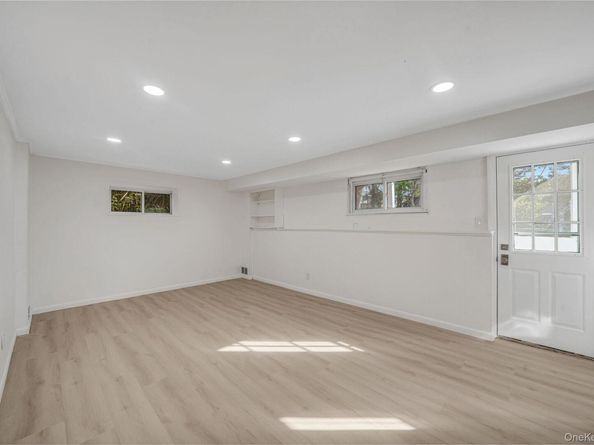 10 Elayne Court, Smithtown NY 11787