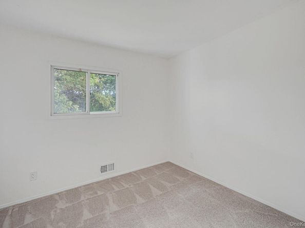 10 Elayne Court, Smithtown NY 11787