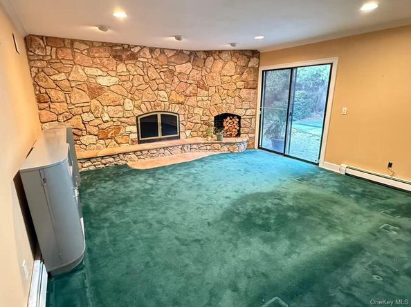 2 Joan Court, Woodbury NY 11797