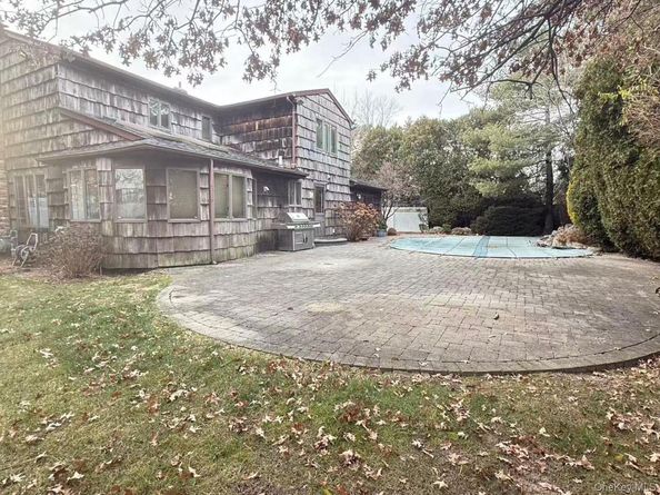 2 Joan Court, Woodbury NY 11797