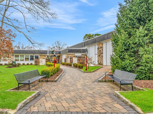 380 Woodbridge Drive D, Ridge NY 11961