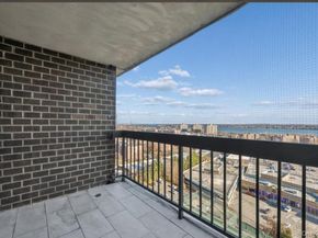 2 BAY CLUB Drive 17Z2, Bayside NY 11360