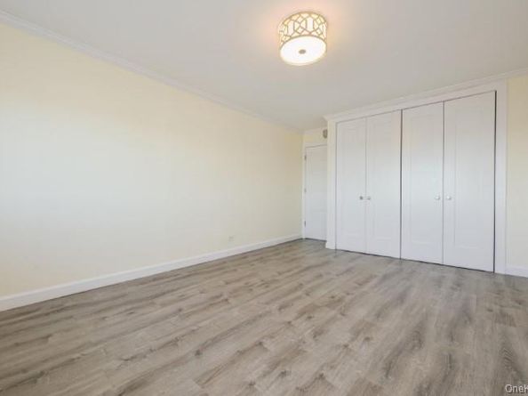 2 BAY CLUB Drive 17Z2, Bayside NY 11360