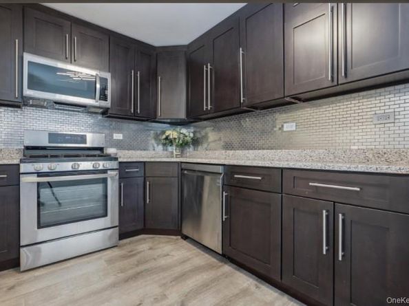 2 BAY CLUB Drive 17Z2, Bayside NY 11360