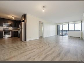 2 BAY CLUB Drive 17Z2, Bayside NY 11360