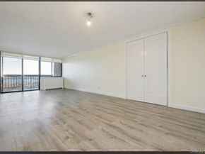 2 BAY CLUB Drive 17Z2, Bayside NY 11360