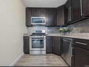 2 BAY CLUB Drive 17Z2, Bayside NY 11360