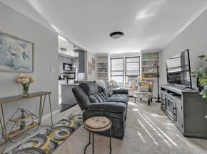 83-25 98 st 4L, Woodhaven NY 11421