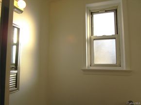 20 Daley Place 128, Lynbrook NY 11563