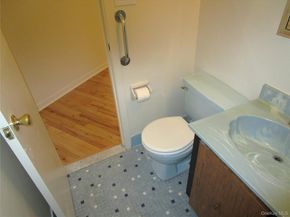 20 Daley Place 128, Lynbrook NY 11563