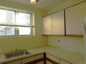 20 Daley Place 128, Lynbrook NY 11563