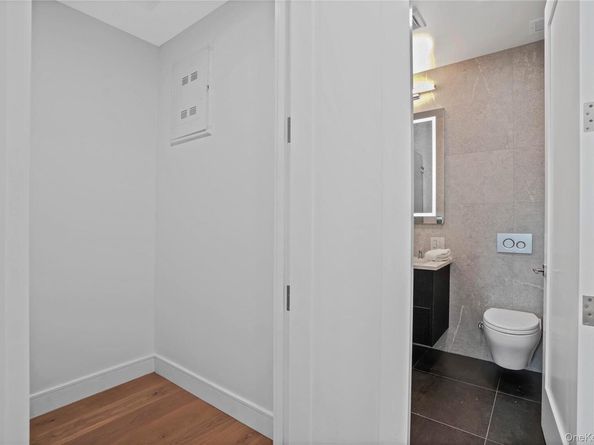 21-31 Shore Boulevard 3, Astoria NY 11105