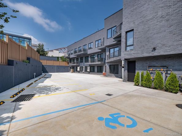 21-31 Shore Boulevard 3, Astoria NY 11105