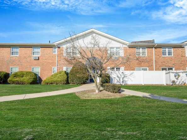 460 Old Town Road 2J, Port Jefferson Station NY 11776