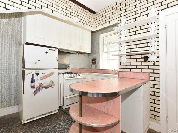 222 Avenue V, Brooklyn NY 11223