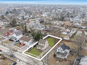33 Willow Avenue, Freeport NY 11520