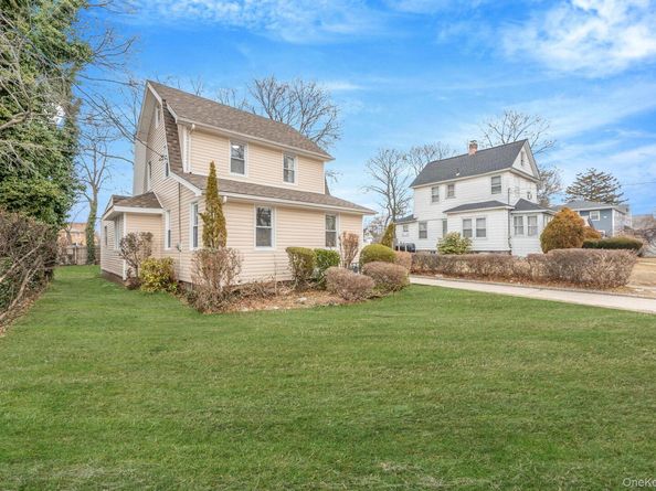 33 Willow Avenue, Freeport NY 11520