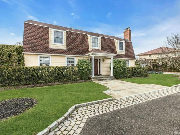 26 Oak Lane, Hampton Bays NY 11946