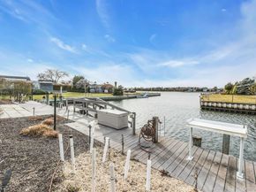 26 Oak Lane, Hampton Bays NY 11946