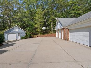 250 Manor Road, Huntington NY 11743