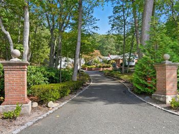 250 Manor Road