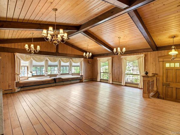 250 Manor Road, Huntington NY 11743