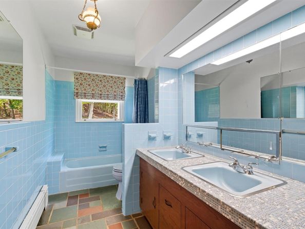 250 Manor Road, Huntington NY 11743