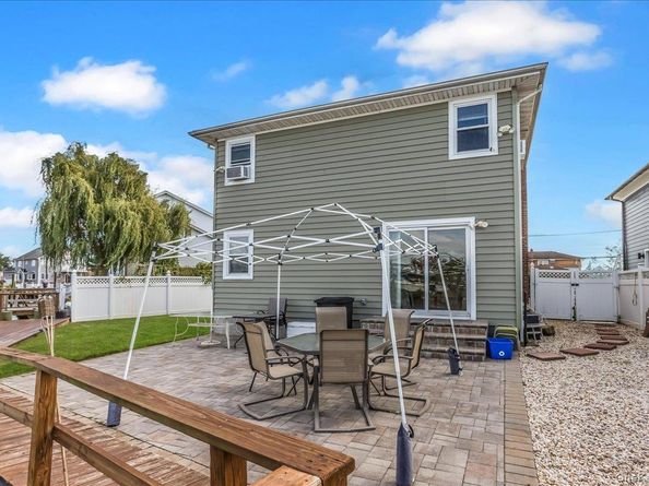 1165 Hastings Circle, Baldwin Harbor NY 11510