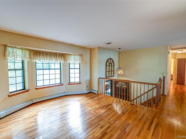 25 Violet Road, Kings Park NY 11754