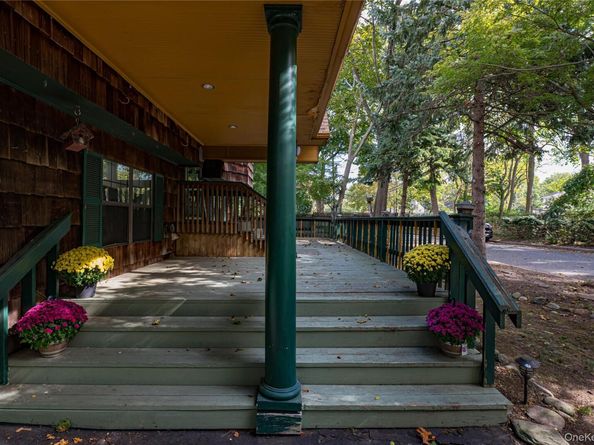 25 Violet Road, Kings Park NY 11754