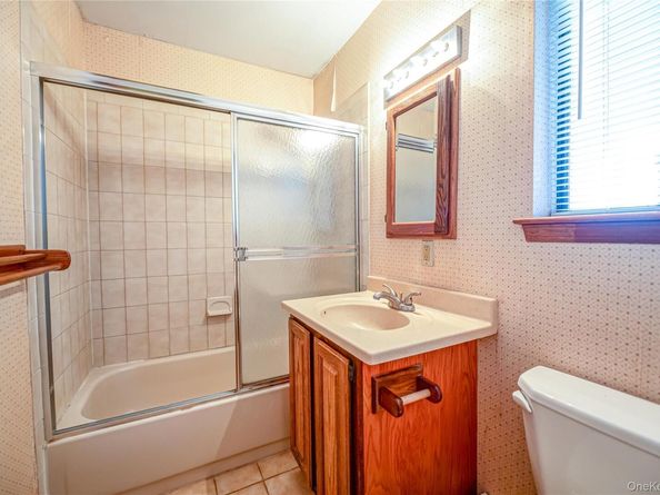 25 Violet Road, Kings Park NY 11754