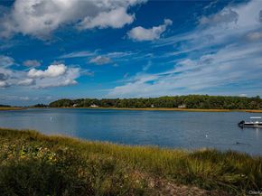 25 Violet Road, Kings Park NY 11754