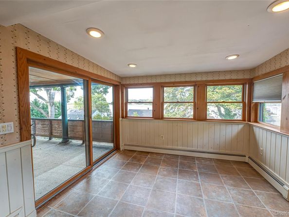 25 Violet Road, Kings Park NY 11754