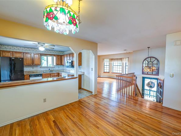 25 Violet Road, Kings Park NY 11754