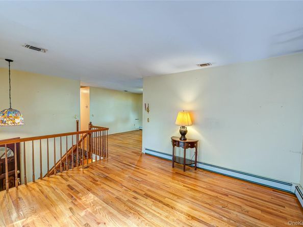 25 Violet Road, Kings Park NY 11754