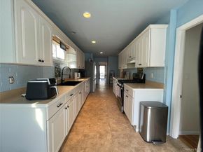 14 Bruce Lane S, Kings Park NY 11754