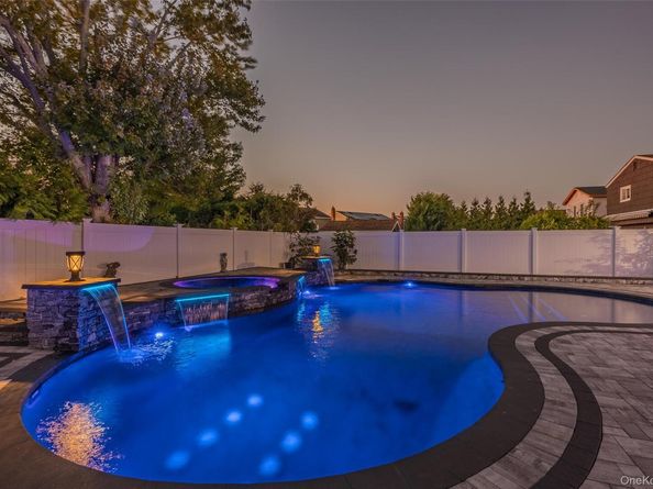 3012 Mandalay Beach Road, Wantagh NY 11793