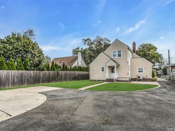 830 Davis Avenue, Uniondale NY 11553