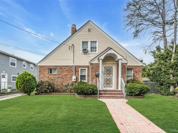 830 Davis Avenue, Uniondale NY 11553