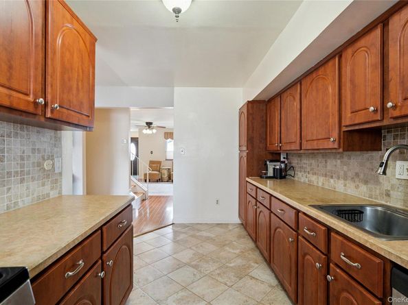 88 E Valley Stream Boulevard 7, Valley Stream NY 11580