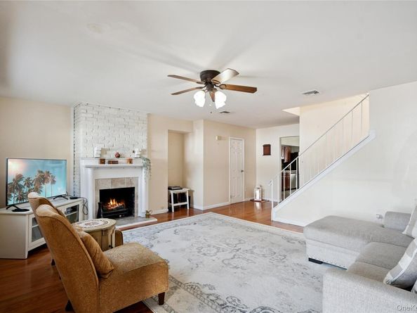 88 E Valley Stream Boulevard 7, Valley Stream NY 11580