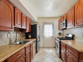 88 E Valley Stream Boulevard 7, Valley Stream NY 11580