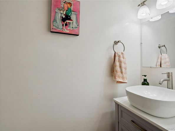 88 E Valley Stream Boulevard 7, Valley Stream NY 11580