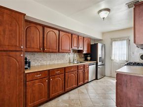 88 E Valley Stream Boulevard 7, Valley Stream NY 11580