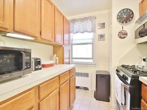 10 Bryant Gardens 2L, White Plains NY 10605