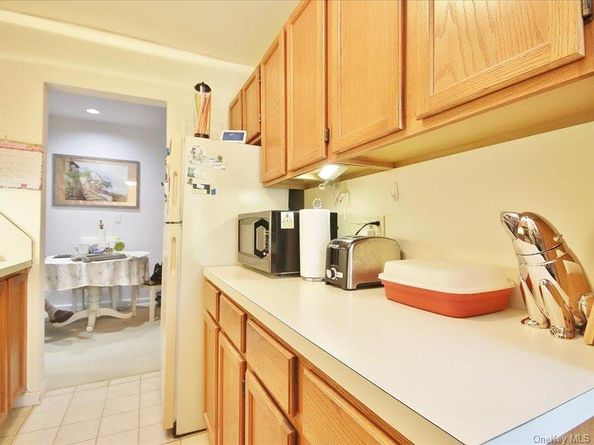 10 Bryant Gardens 2L, White Plains NY 10605