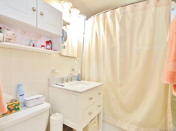 10 Bryant Gardens 2L, White Plains NY 10605