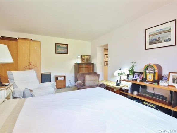 10 Bryant Gardens 2L, White Plains NY 10605