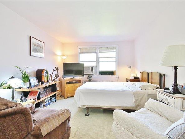 10 Bryant Gardens 2L, White Plains NY 10605